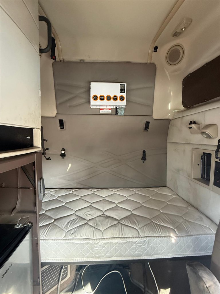 2013 Volvo VN - Photo 15
