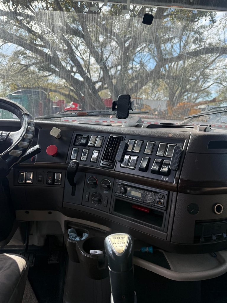 2013 Volvo VN - Photo 11